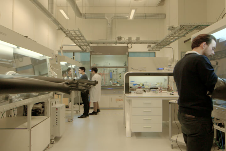 research lab at amolf