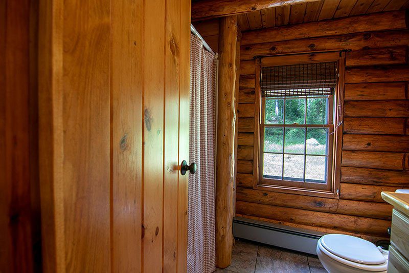 Image of the bathroom in the English Brooks Cottages