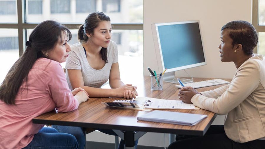 Image of 2 women trying to open a bank account after moving to the UK