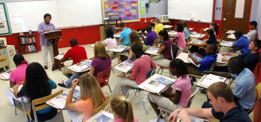 Image of a teacher taking questions and answers with a class of pupils