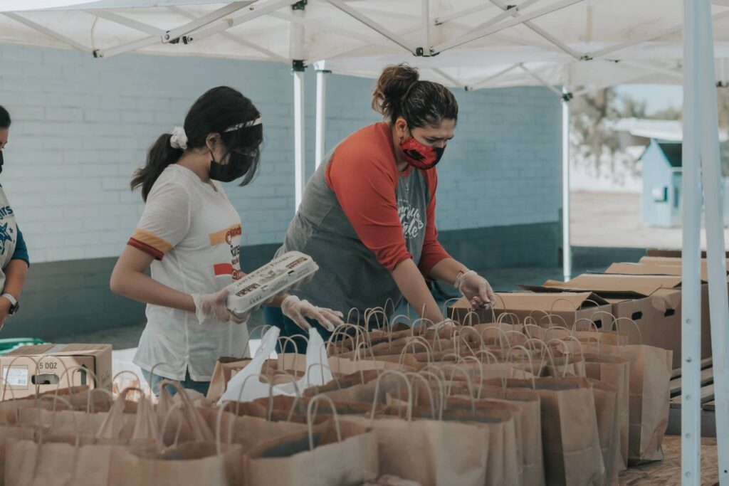 Image of 2 women working as volunteers after moving to Denmark