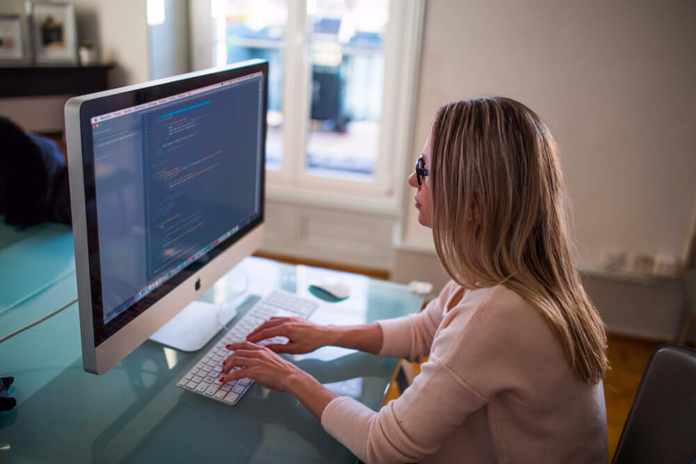 Image of women moving to Sweden as ICT expats