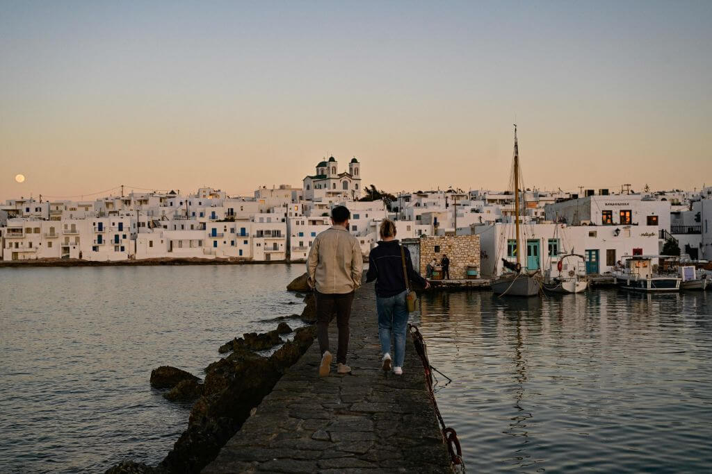 Image of people moving to Greece by way of Antikythera